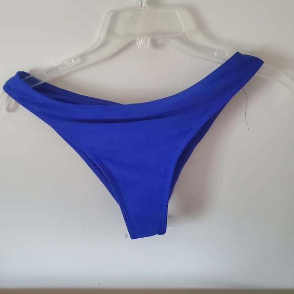 Bikini - Picture 2 of 3